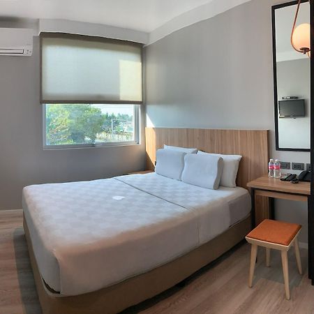 Go Hotels Bacolod Exteriör bild