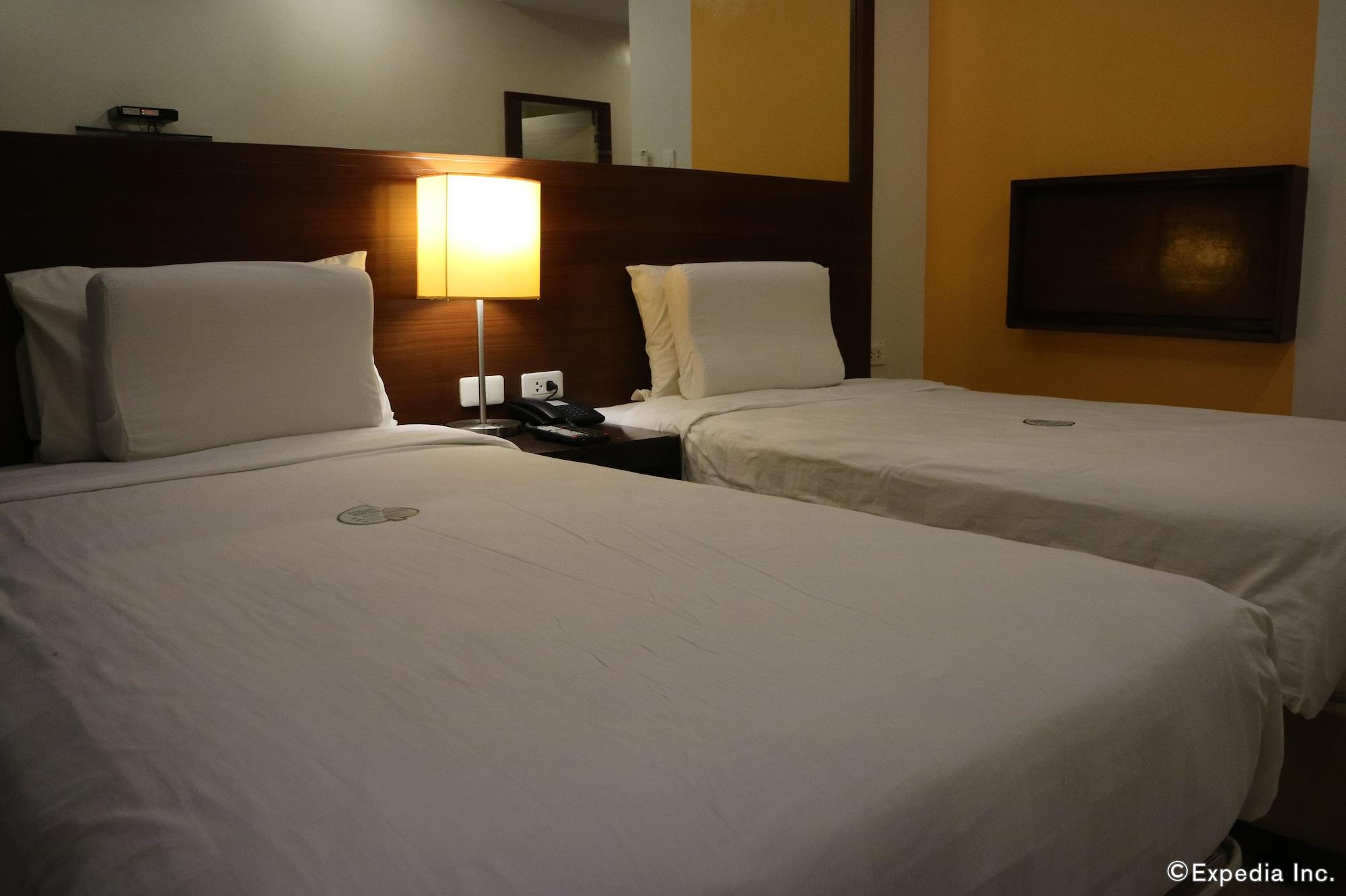 Go Hotels Bacolod Exteriör bild