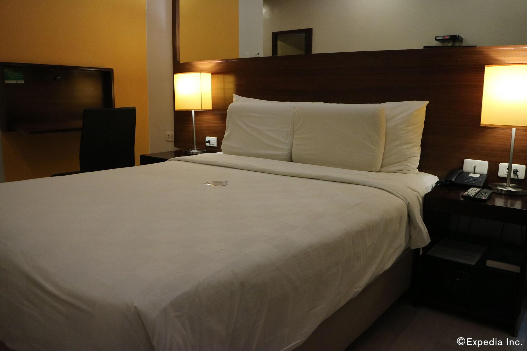 Go Hotels Bacolod Exteriör bild