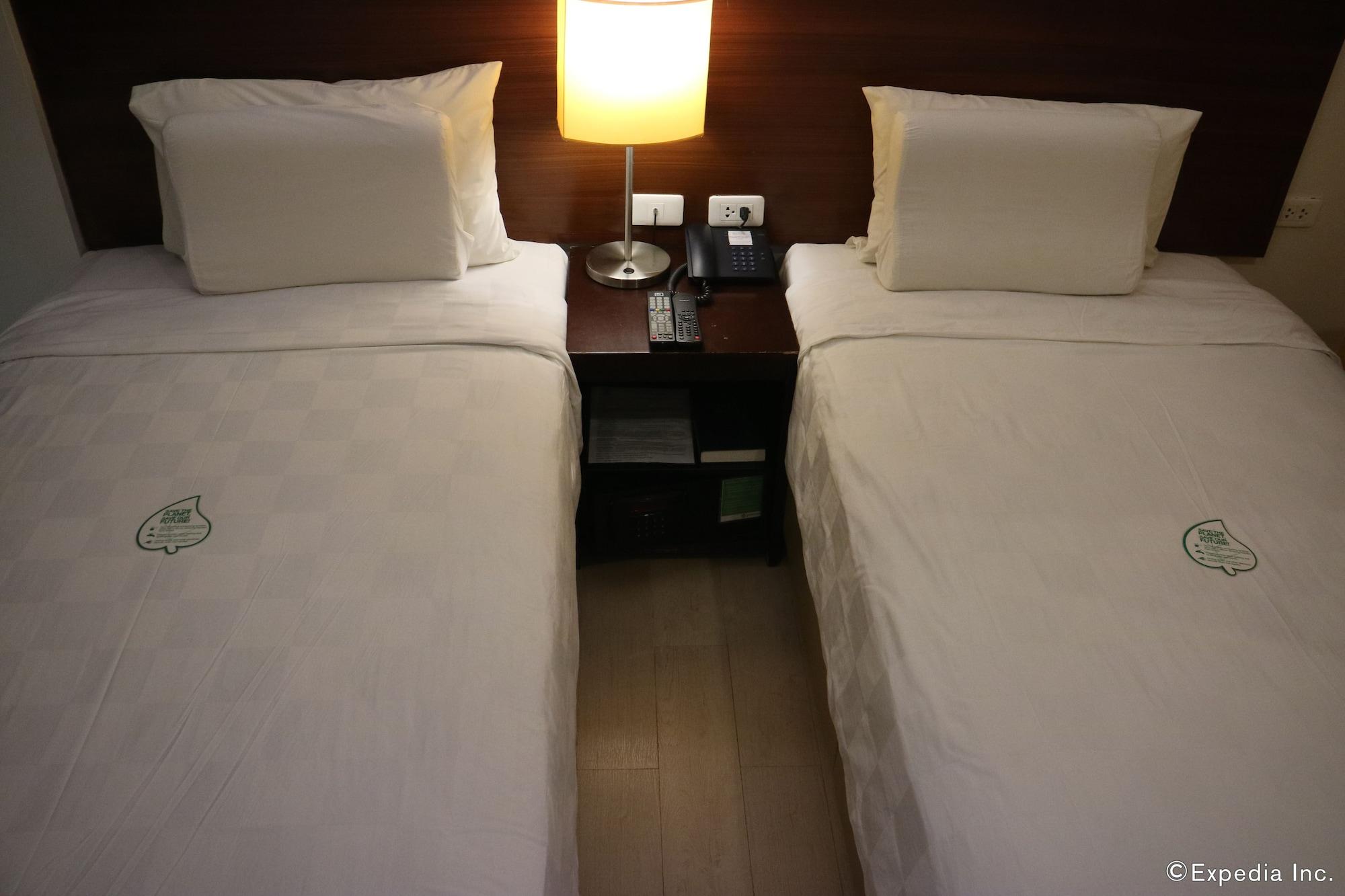 Go Hotels Bacolod Exteriör bild