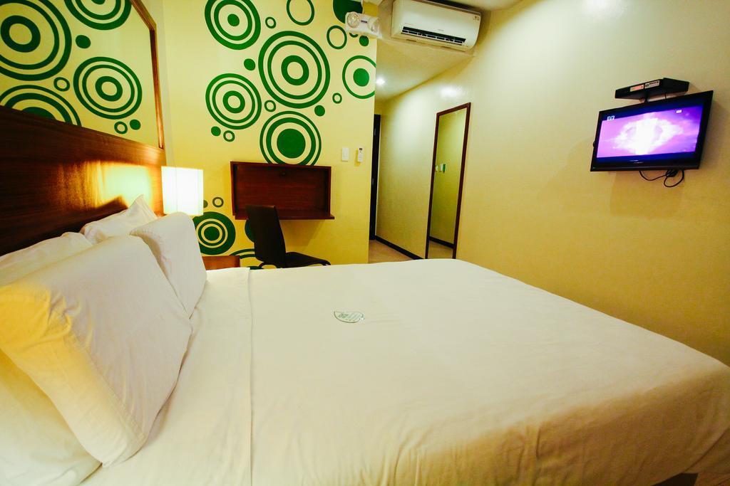 Go Hotels Bacolod Exteriör bild