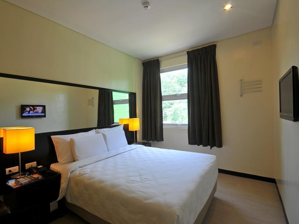 Go Hotels Bacolod Exteriör bild