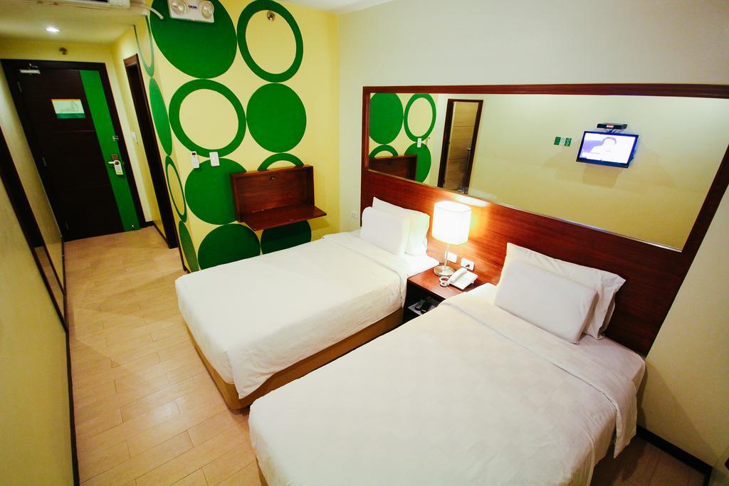 Go Hotels Bacolod Exteriör bild