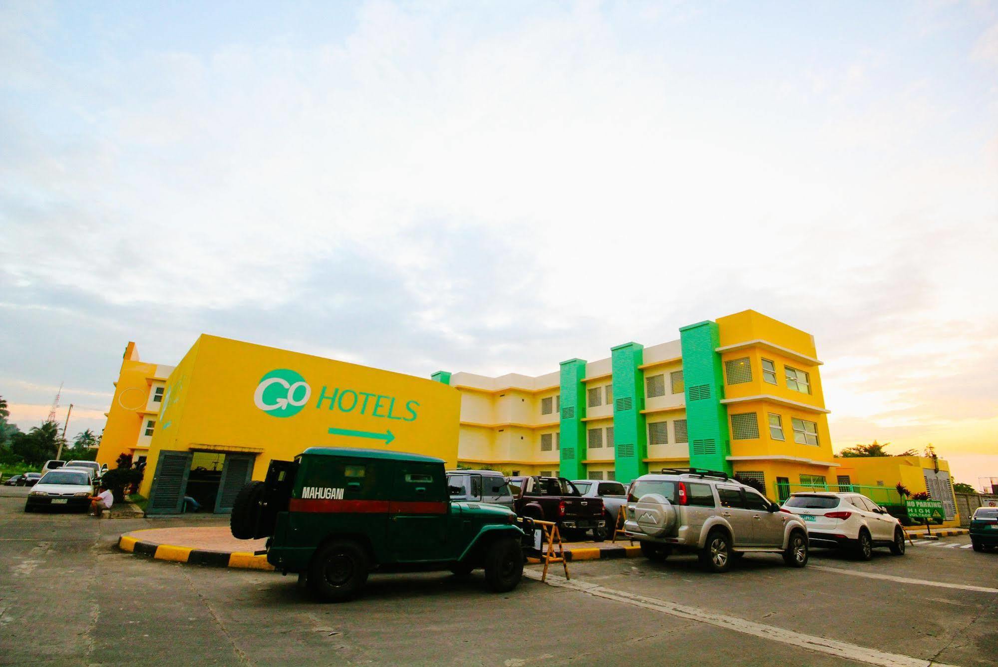 Go Hotels Bacolod Exteriör bild