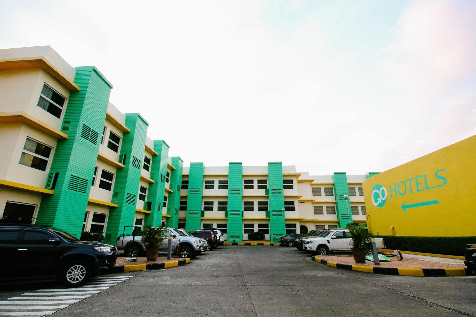 Go Hotels Bacolod Exteriör bild